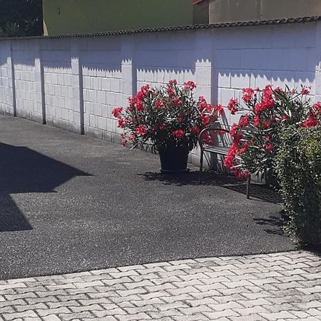 Czinger Vendegszobak Mosonmagyaróvár Exteriör bild