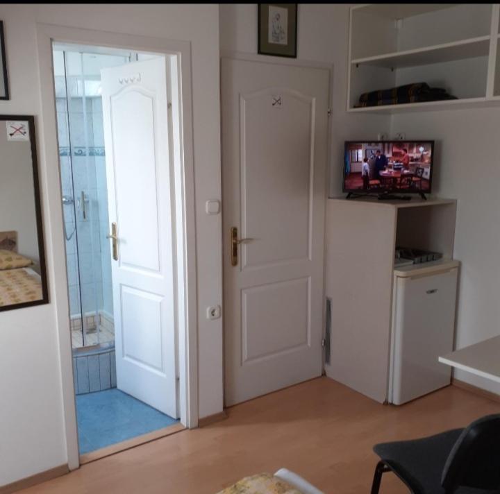 Czinger Vendegszobak Mosonmagyaróvár Exteriör bild
