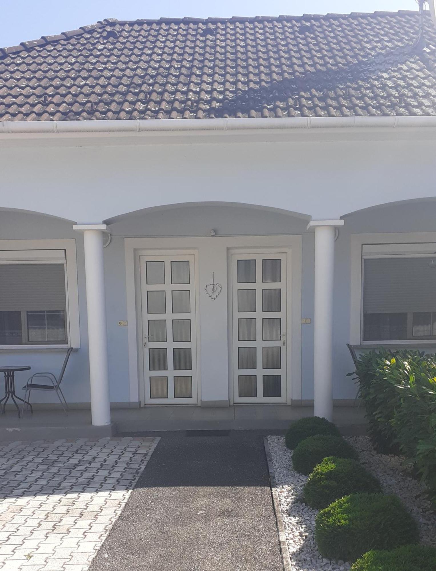 Czinger Vendegszobak Mosonmagyaróvár Exteriör bild